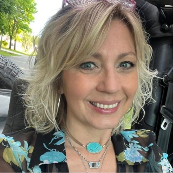 Meet your Posher, Vicki - Picture 1 of 1